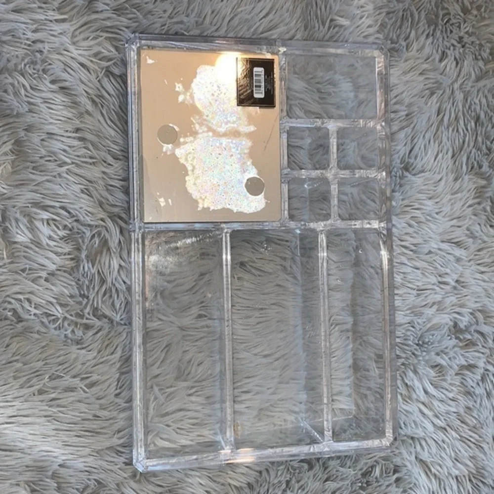 Acrylic organizer‎ makeup shelf